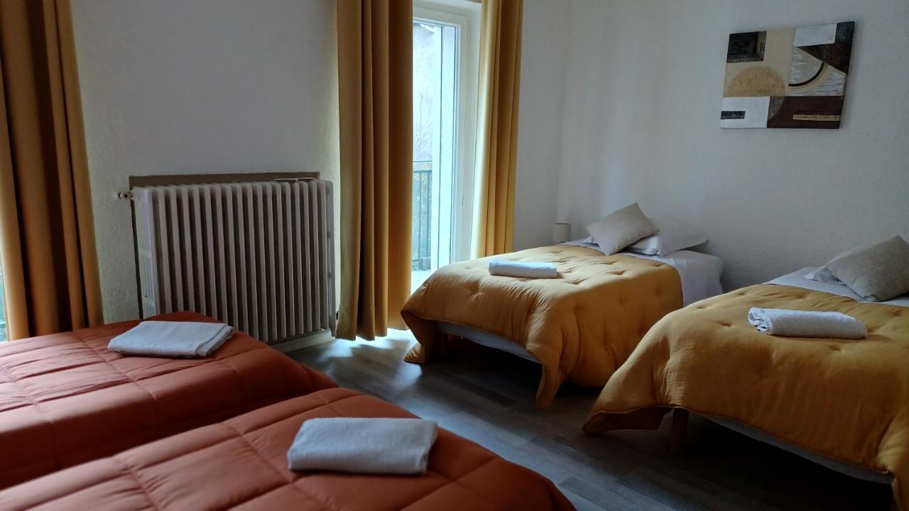 Appartement, La Route Des Grandes Alpes , 8 Couchages, Garage Pour Motards, Cyclistes, Possibilite De Studios Supplementaires, Si Plus De 8 Personnes Fourneaux  Екстер'єр фото