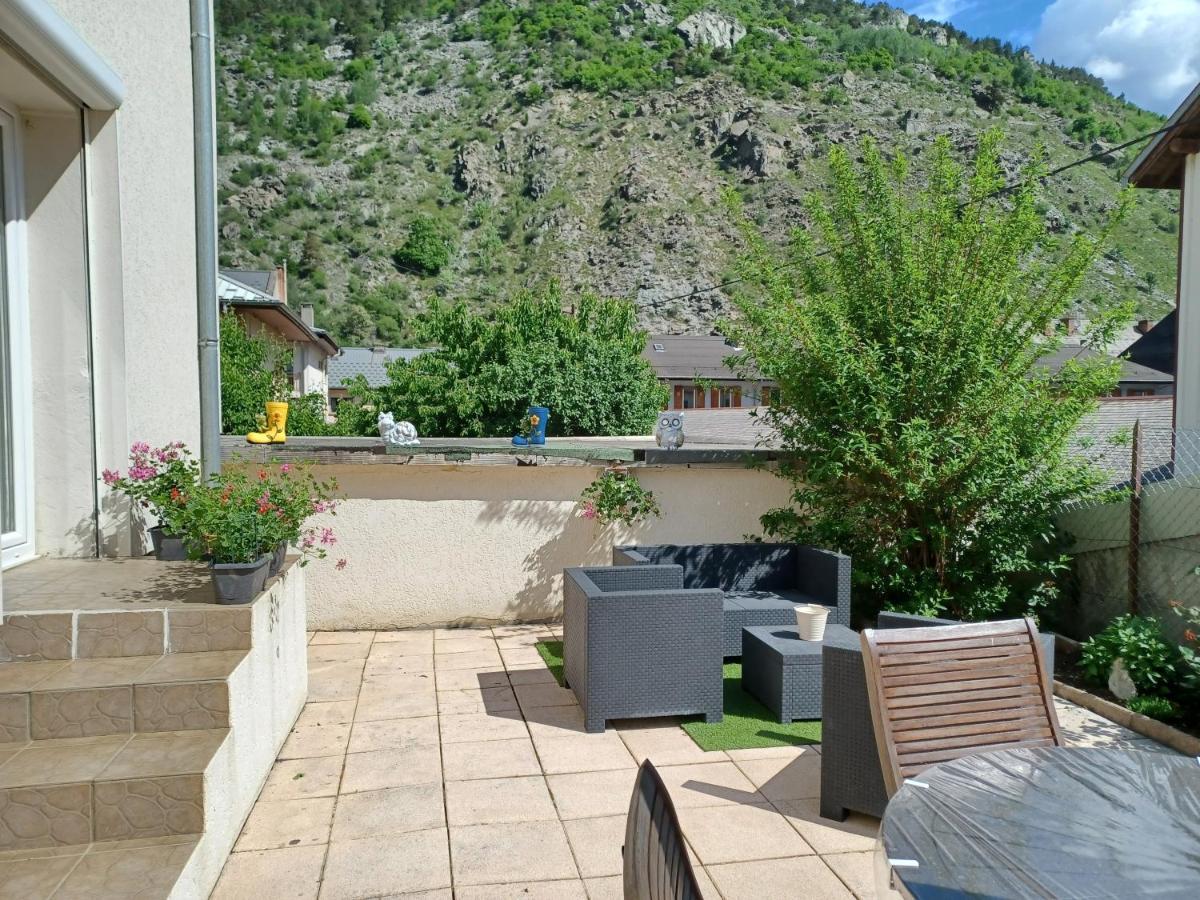 Appartement, La Route Des Grandes Alpes , 8 Couchages, Garage Pour Motards, Cyclistes, Possibilite De Studios Supplementaires, Si Plus De 8 Personnes Fourneaux  Екстер'єр фото